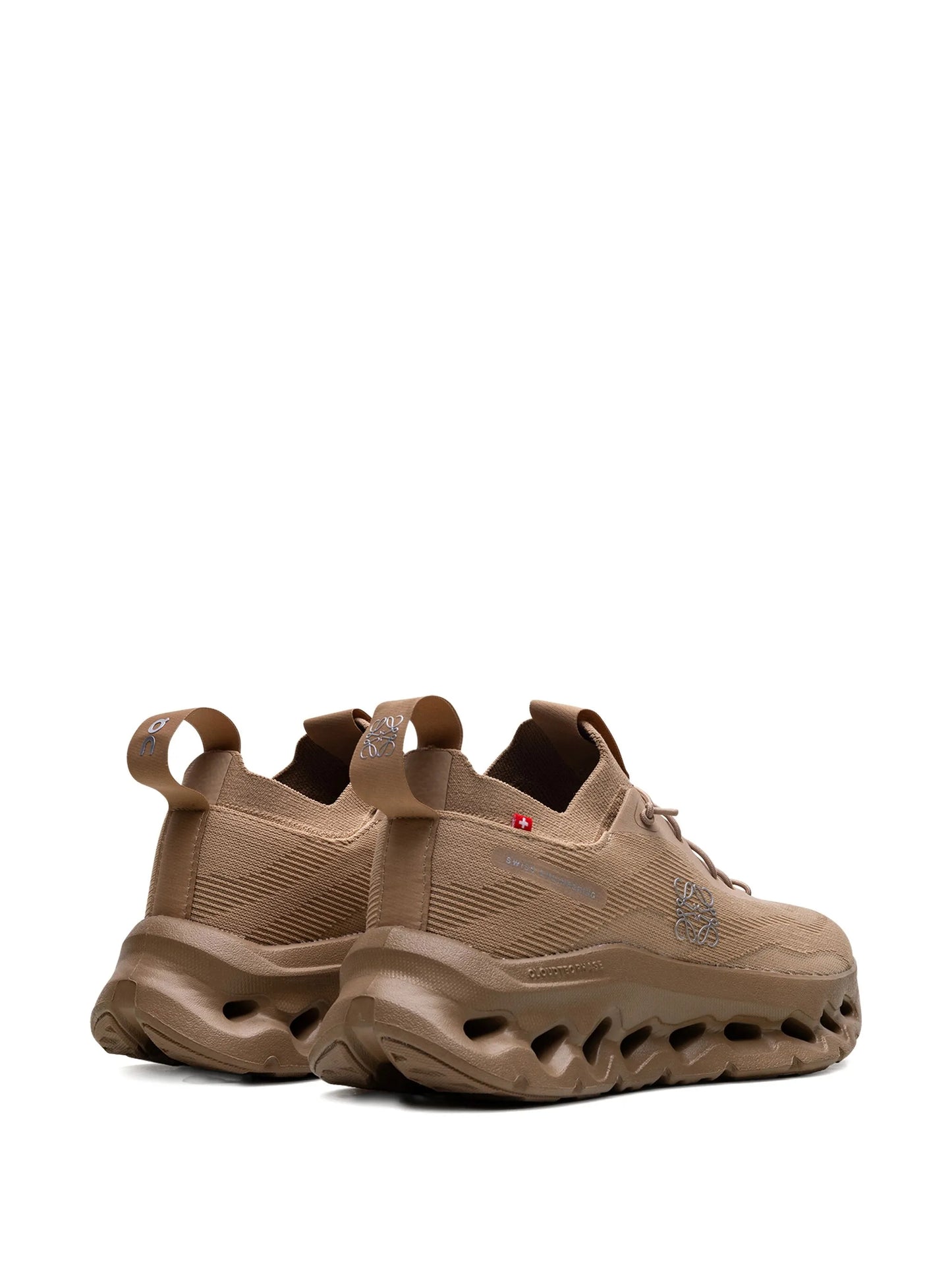 On Cloudtilt Loewe Dark Sand