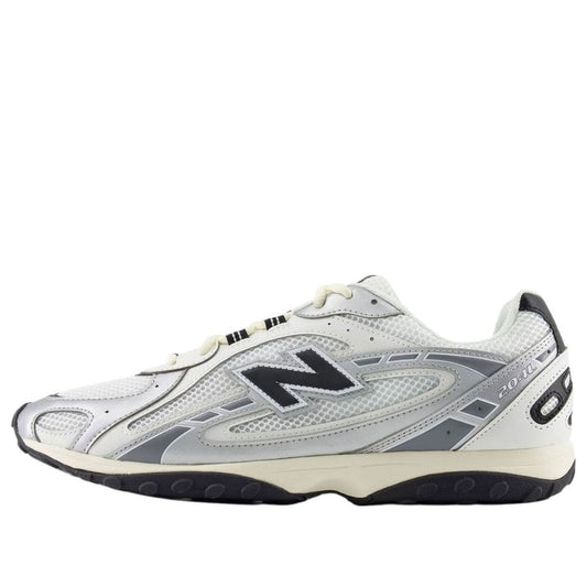 New Balance 204 Logo Patch Sneakers