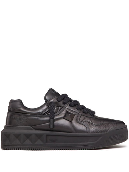 Valentino Garavani stud Black low-top sneakers_Unique Store