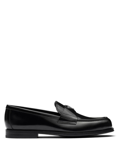 PRADA Black triangle logo brushed leather loafers_Unique Store