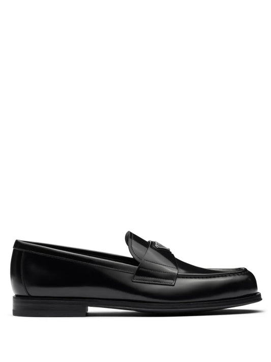 PRADA Black triangle logo brushed leather loafers_Unique Store