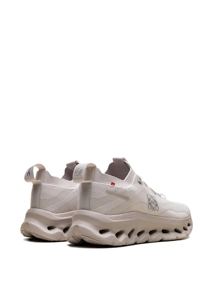 On Cloud Running Cloudtilt Loewe Sand