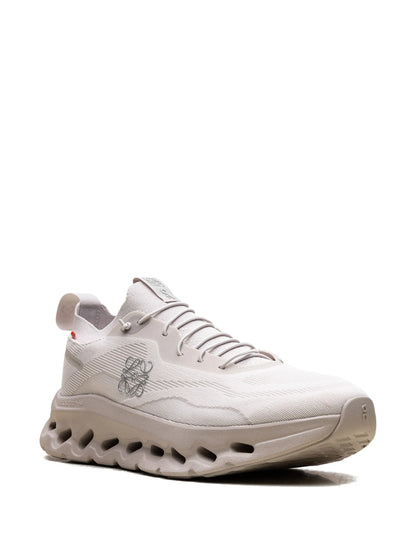 On Cloud Running Cloudtilt Loewe Sand