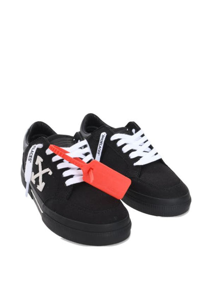 Off-White Vulcanized Low Canvas Black White sneakers