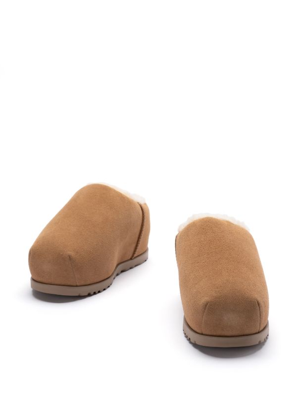 UGG Pumped Slide in the chestnut brown suede