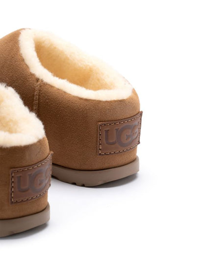 UGG Pumped Slide in the chestnut brown suede